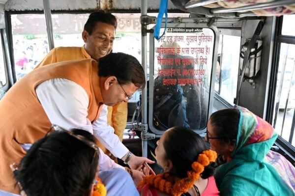 मुख्यमंत्री धामी ने सिटी बस सेवा का किया शुभारंभ, कहा- इस सेवा से नागरिकों को मिलेगी सस्ती और सुरक्षित यात्रा सुविधा”