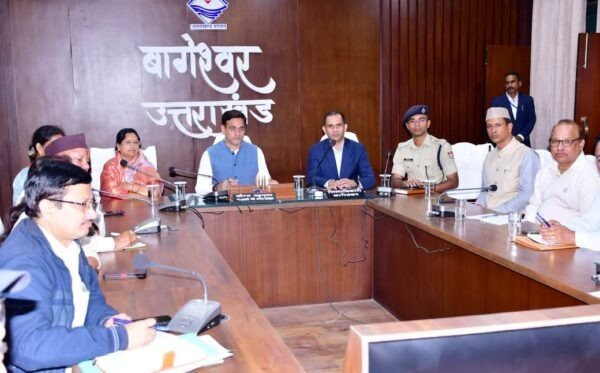 बागेश्ववर में कैबिनेट मंत्री सौरभ बहुगुणा ने अधिकारियों को दी सख्त हिदायत,आपदा राहत और विकास कार्य समय पर हों पूरे