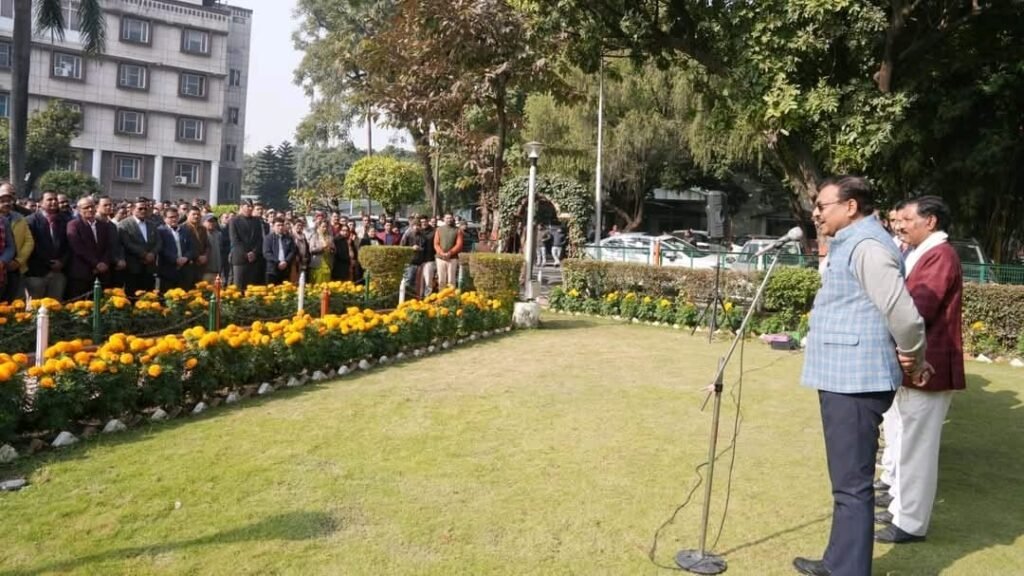 नववर्ष के शुभ अवसर पर मुख्य सचिव आनन्द बर्द्धन ने सभी प्रदेशवासियों को नववर्ष की दी शुभकामनाएं 