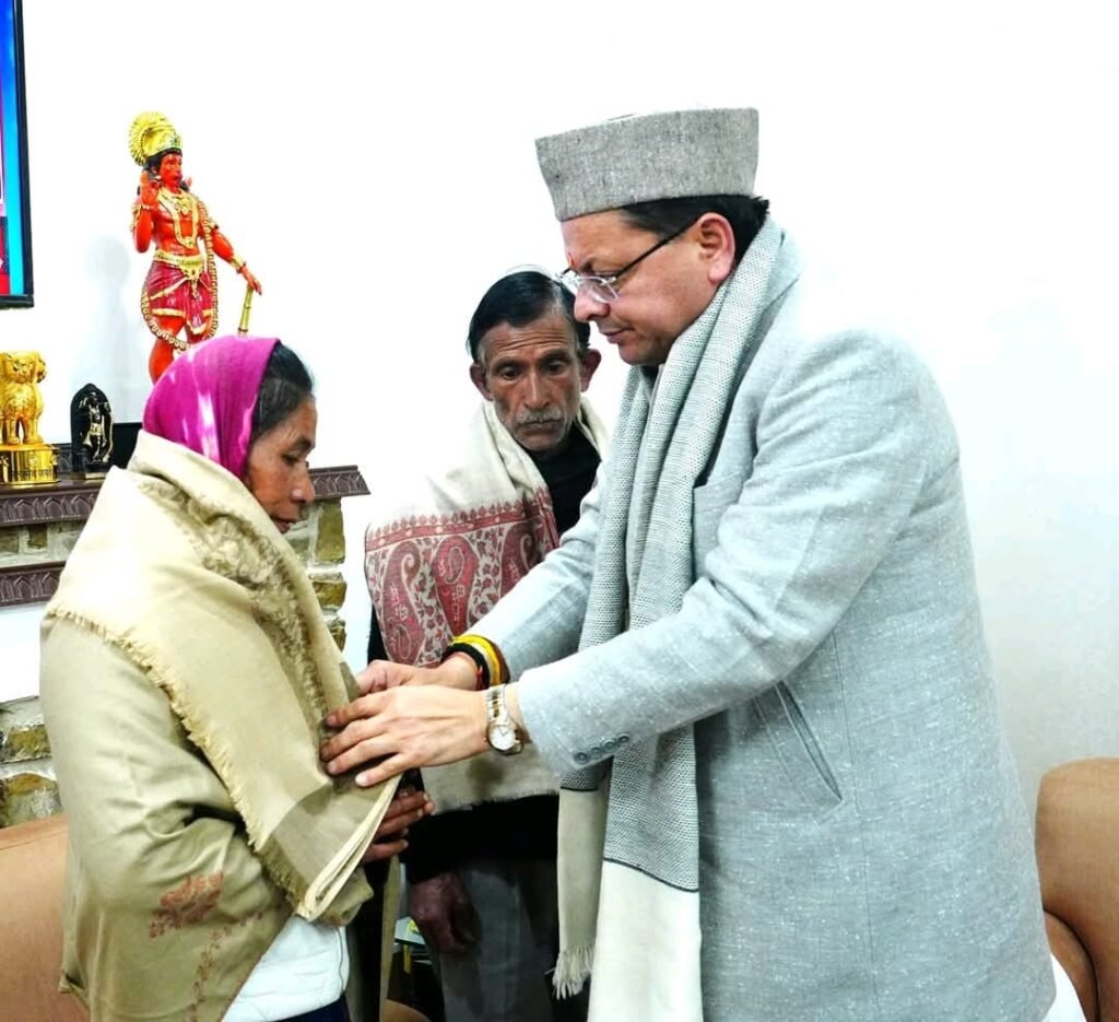 मुख्यमंत्री धामी से मुख्यमंत्री आवास में अंकिता भंडारी के पिता – माता ने की मुलाकात