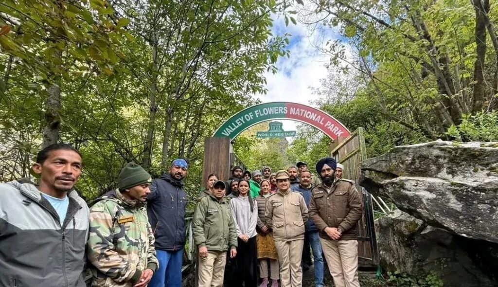इंतजार खत्म! पर्यटकों के दीदार के लिए खुली विश्व प्रसिद्ध फूलों की घाटी