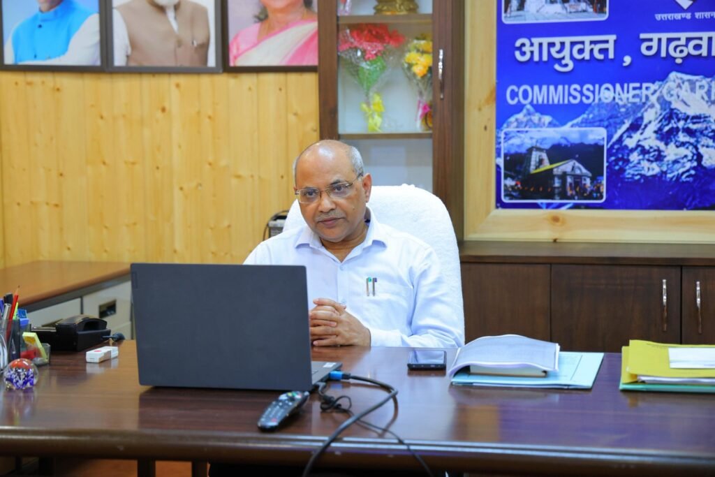 चारधाम यात्रा मार्गों पर एमआरपी से अधिक वसूली बर्दाश्त नहीं, होगी सख्त कार्रवाई : आयुक्त