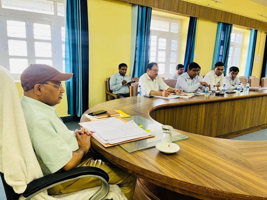 मानसून से पहले नालियों और कलवर्ट की सफाई के निर्देश, पुनर्निर्माण कार्यों की होगी निगरानी