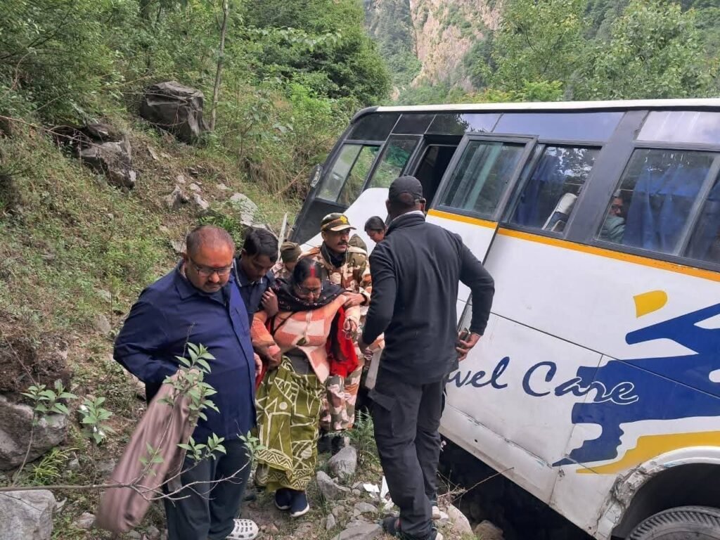 बद्रीनाथ-जोशीमठ मार्ग पर टला बड़ा हादसा, झारखण्ड के यात्रियों की बस का ब्रेक फेल