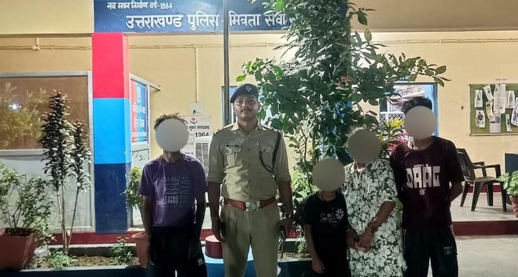 लक्ष्मणझूला एवं रामझूला क्षेत्र में बिछड़ी दो मासूम बालिकाओं को पुलिस ने सकुशल परिजनों से मिलाया