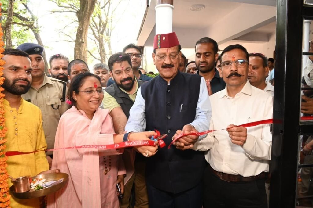 कैबिनेट मंत्री सुबोध उनियाल का कोटद्वार आगमन, सुवेनियर शॉप्स एंड स्टडी सेंटर का हुआ उद्घाटन