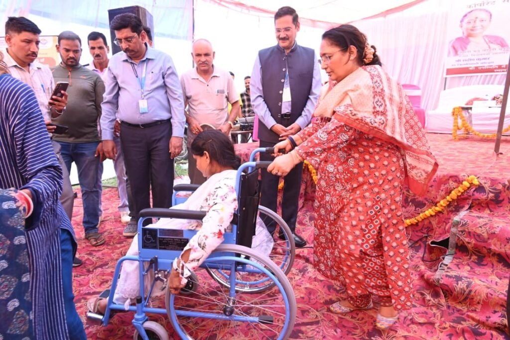 BEL की CSR पहल : कोटद्वार में दिव्यांगजनों को मिली इलेक्ट्रिक और नॉर्मल व्हीलचेयर
