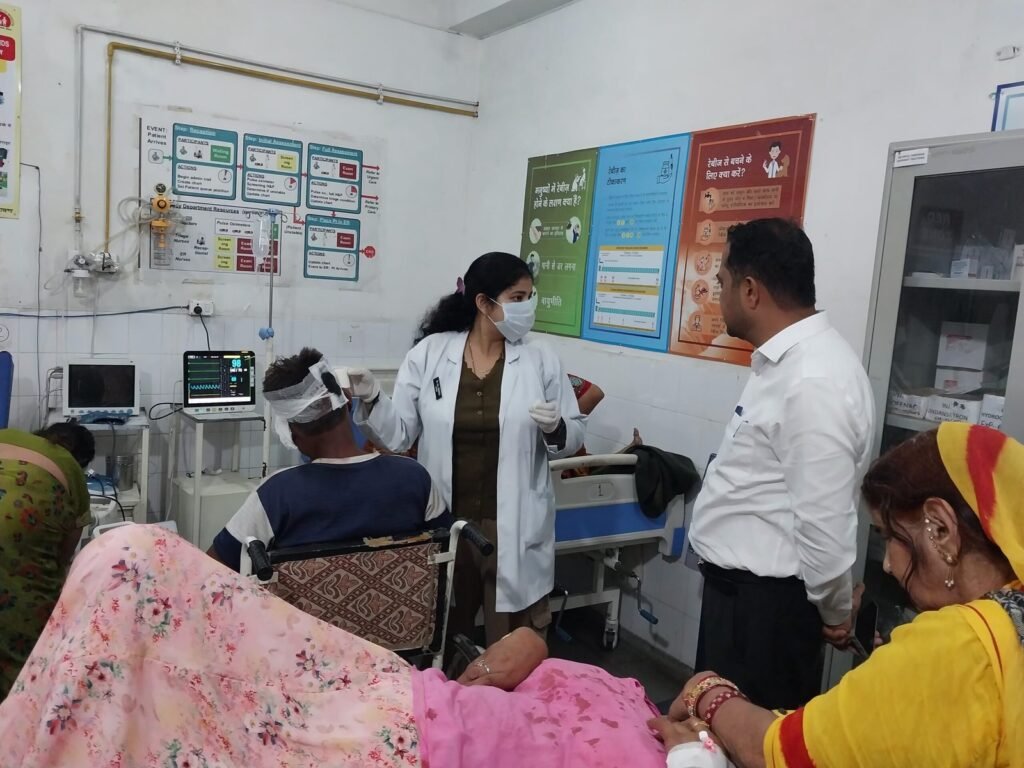 एसडीएम योगेश मेहरा ने अस्पताल पहुंचकर घायलों का जाना हालचाल, डीएम ने दिए मजिस्ट्रियल जांच के आदेश