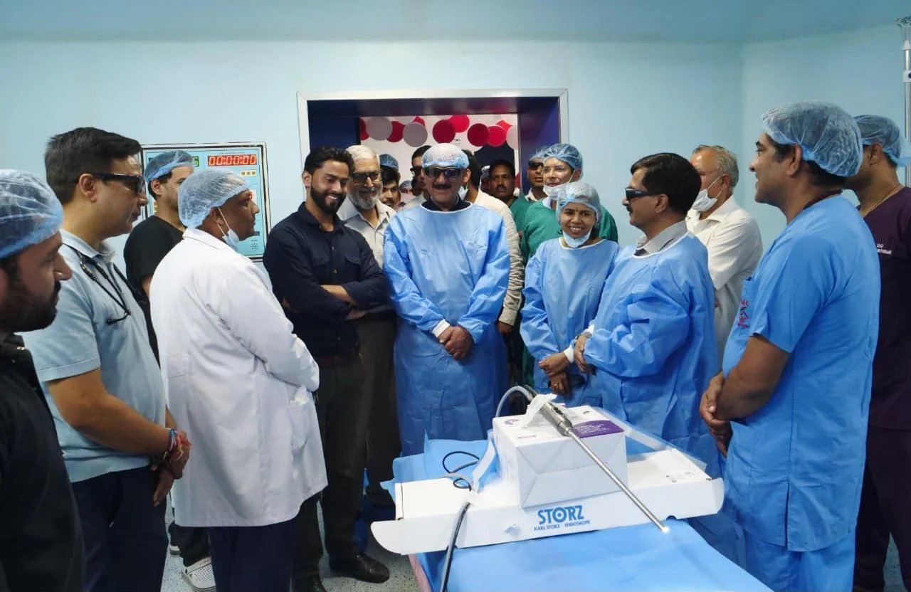 स्वास्थ्य मंत्री सुबोध उनियाल ने दून मेडिकल कॉलेज में अत्याधुनिक चिकित्सा उपकरणों एवं नई सर्जिकल सुविधा का किया लोकार्पण
