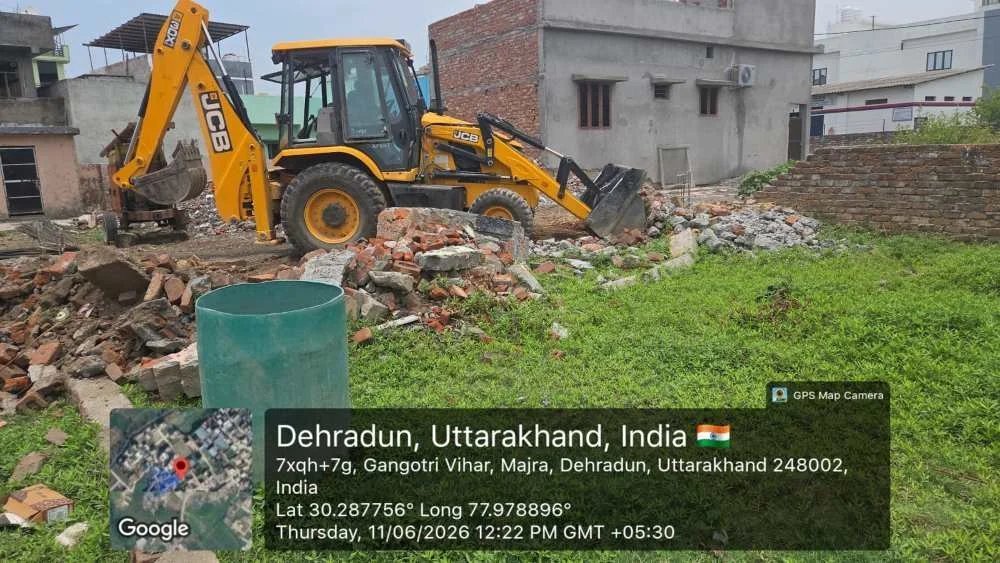 पित्थुवाला खुर्द में अवैध प्लॉटिंग पर चला एमडीडीए का बुलडोजर, लगभग एक बीघा भूमि पर विकसित की जा रही अनधिकृत कॉलोनी ध्वस्त
