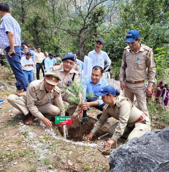 जंगल हमारी साझा धरोहर, संरक्षण में सबकी भागीदारी जरूरी – डीएम गौरव कुमार