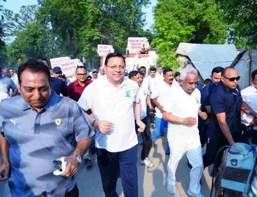 सीएम धामी ने पुलिस लाइन, देहरादून में 12वें अंतरराष्ट्रीय योग दिवस के उपलक्ष्य में आयोजित रन फॉर योगा कार्यक्रम में किया प्रतिभाग