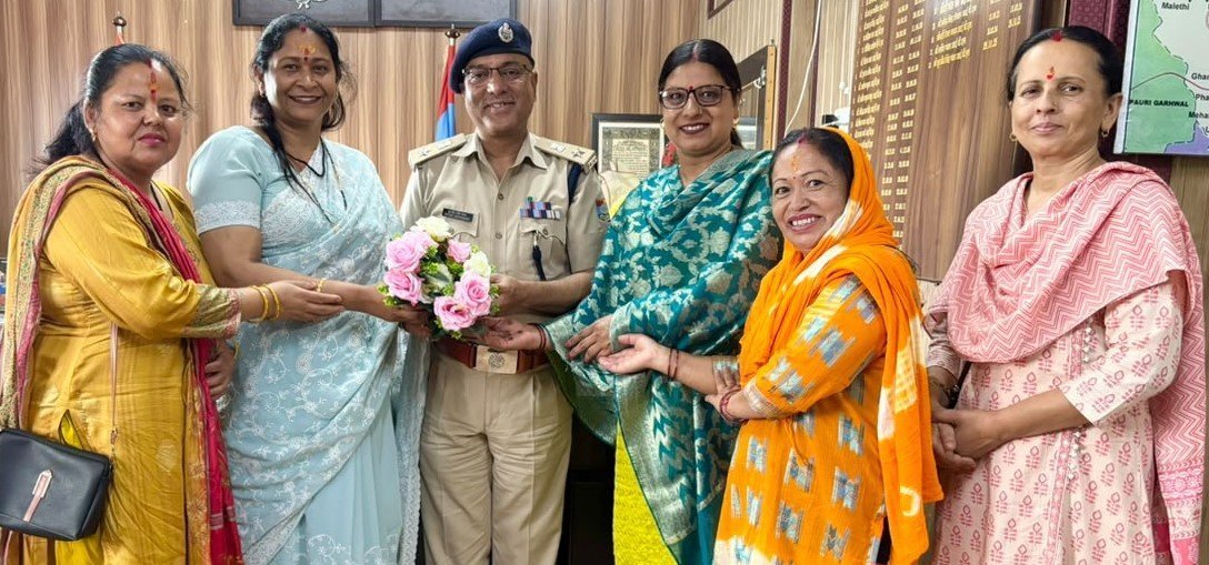 महिला सुरक्षा पर आयोग की उपाध्यक्ष चंद्रकला तिवारी ने एसपी से की चर्चा
